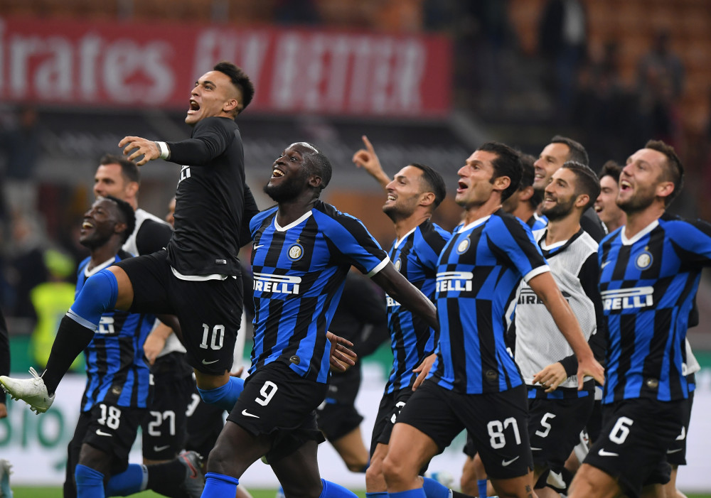 足球这项运动陪伴了我整个初高中，今天我十八岁了，...（从初中到高中，足球一路相随，十八岁的今天...）