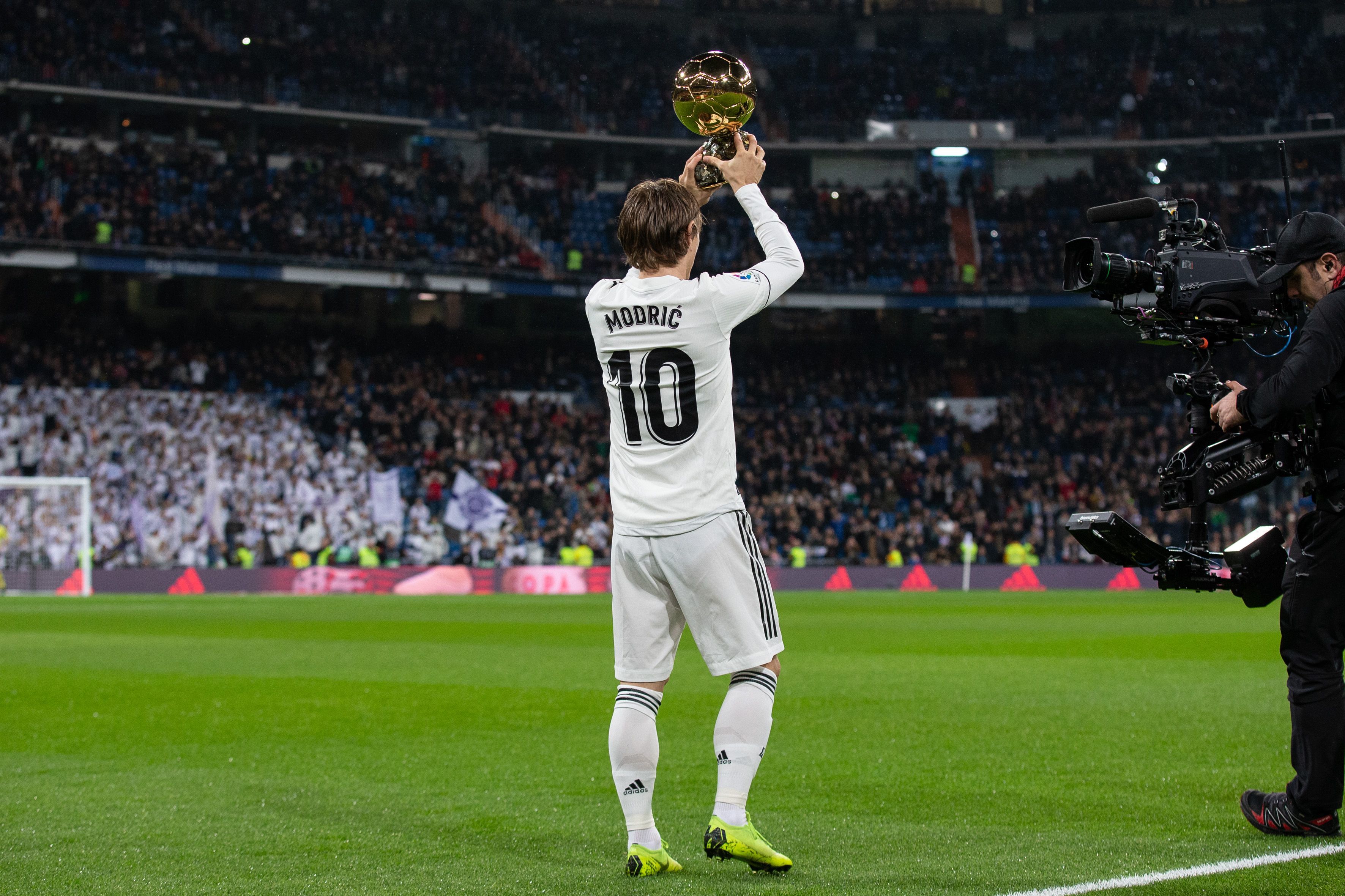 早报：里程碑献大礼，要多酷有多酷！（早报：里程碑重磅好礼，酷炫拉满！）