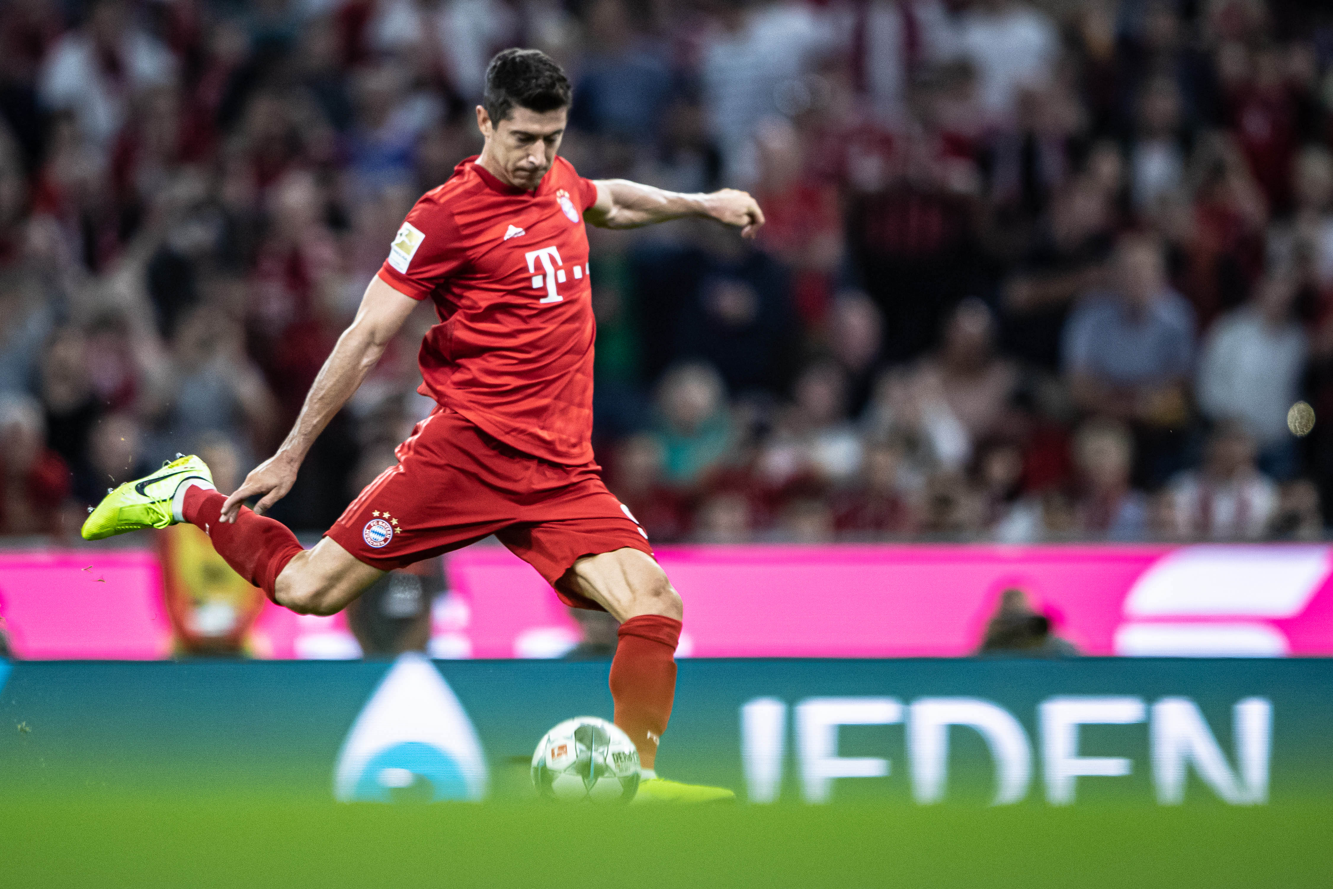 巴黎锋线全场压制（巴黎锋线统治全场）