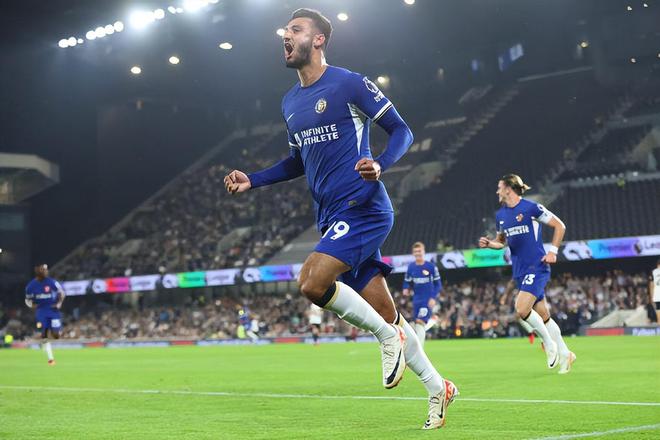 翻修球场，“连滚带爬”为的是“从从容容”（修缮球场，眼下“快马加鞭”，只为将来“从容不迫”）