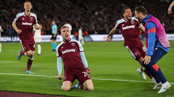 足协杯决赛——中国足坛本年度最后一场焦点战！明晚...（中国足坛年度收官之战：足协杯决赛明晚开战）