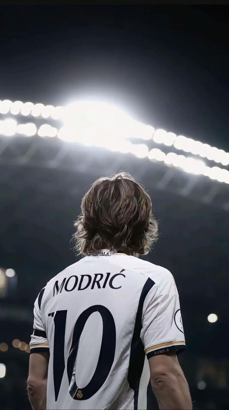 VAR 判罚引发争议（VAR判罚掀起风波）