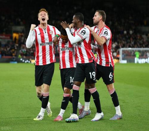 德媒：维尔茨可能在下周二重返勒沃库森主场向球迷告别（德媒：维尔茨或将于下周二回到勒沃库森主场与球迷道别）