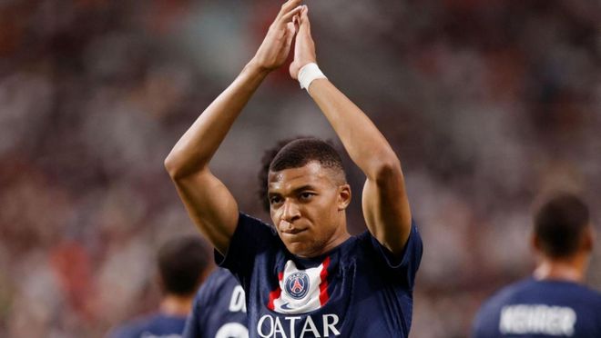 掘金约基奇三双末节爆发（约基奇砍三双带动掘金末节爆发）