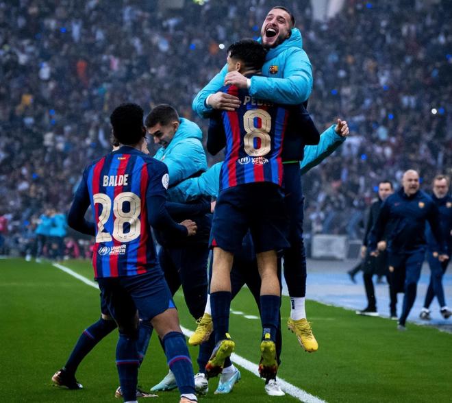 翻修球场，“连滚带爬”为的是“从从容容”（球场翻修：先“连滚带爬”，后“从容不迫”）