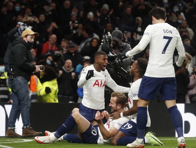 记者：申花今天下午飞赴天津，于汉超、戴伟浚等人随队出征（申花今日下午启程赴津，于汉超、戴伟浚等随队出征）