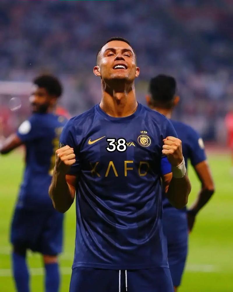 半场战报：克雷莫内塞0-0莱切（半场战况：克雷莫内塞与莱切互交白卷）