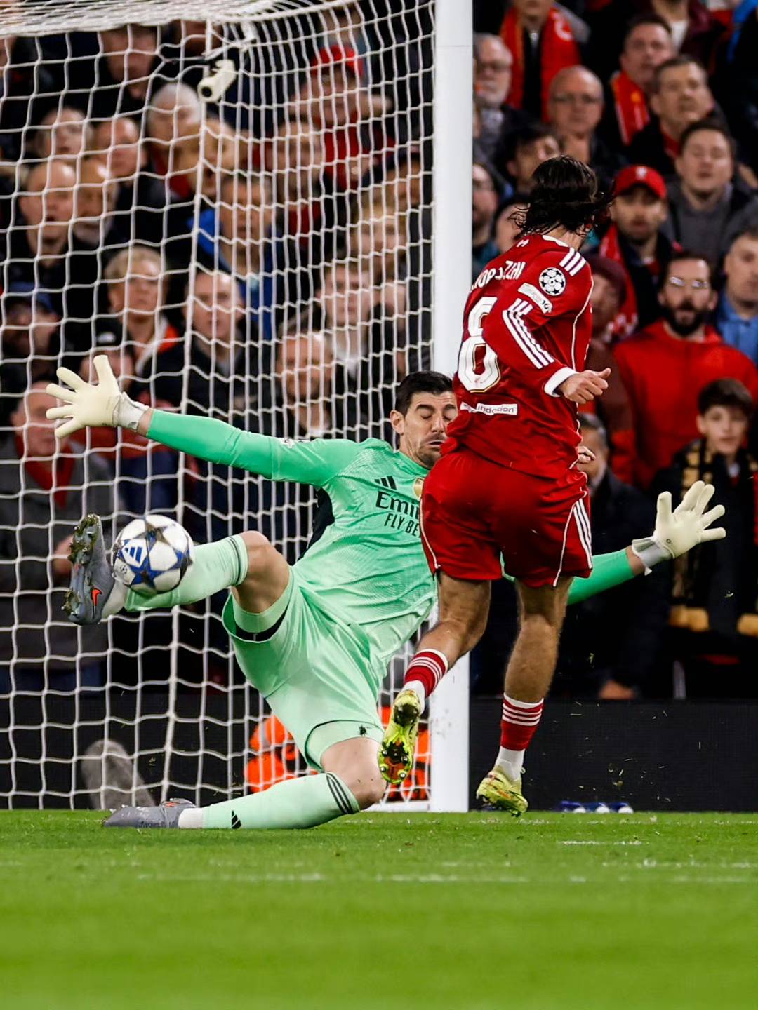 西媒：欧洲没球队愿满足维尼修斯薪资要求，和沙特没正式协议（西媒：欧洲俱乐部无人愿匹配维尼修斯薪水，尚未与沙特达成正式协议）